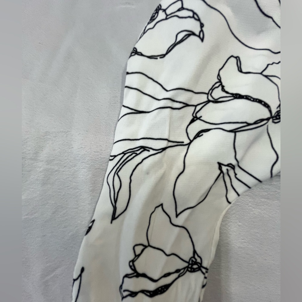 Jon & Anna Contemporary White and Black Floral Tie Front Crop Top, sz. MD - Picture 10 of 16